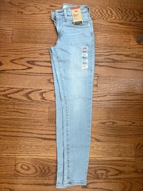 NEW WITH TAG Levi's Women's Light Blue Skinny Jeans W25 L28